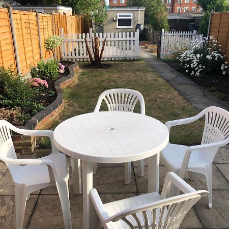 Edinburgh Street Home - Beautiful House With Free Parking And Wifi, Equipped With Comfy Furnitures Swindon Exterior photo